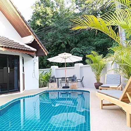 Naiharn Beach Holiday Pool Villa, Rawai Екстериор снимка